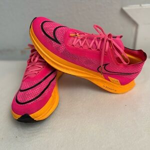Nike ZoomX Streakfly Hyper Pink Orange
DJ6566-600 Running Women’s Shoe Size 9